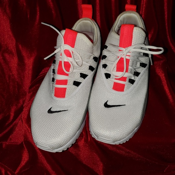 ❤Nike❤ - Picture 2 of 6